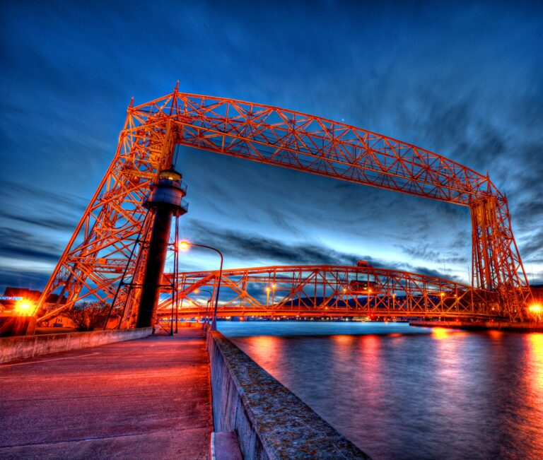 Duluth Lift bridge at dusk